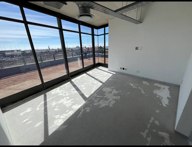 121M² OFFICE TO LET IN WOODSTOCK